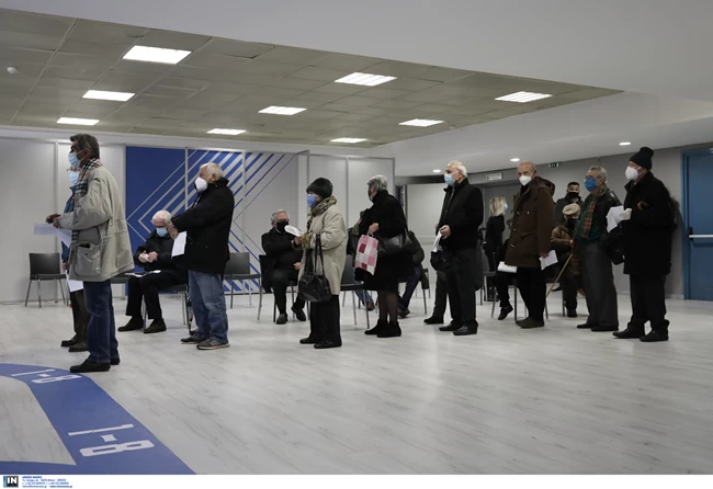 Κορονοϊός: Οι μεταλλάξεις και οι ηλικίες 60+ που αρνούνται να εμβολιαστούν ανησυχούν τους ειδικούς