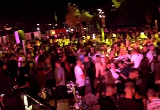 "Φρένο" Χαρδαλιά στα κορονοπάρτι: Συστήνεται ειδική ομάδα ελέγχου, ενόψει της τουριστικής περιόδου