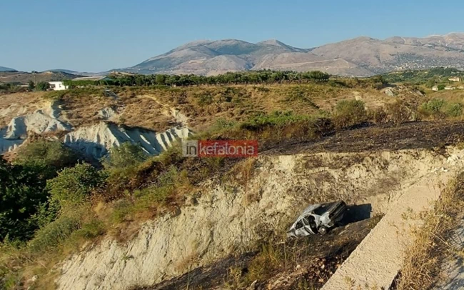 Σοκ στην Κεφαλονιά: Αυτοκίνητο τυλίχθηκε στις φλόγες - Νεκρή η μητέρα - Σε κρίσιμη κατάσταση ο 10χρονος γιος της