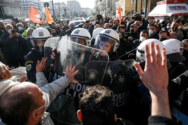 επεισόδια ποεδην