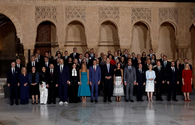 Η πρώτη κυρία της Ισπανίας επισκίασε τη Λετίσια: Η κοινή εμφάνιση και η στιλιστική κόντρα τους
