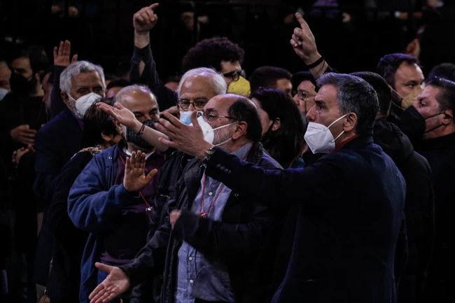 Μεγάλη ένταση στο συνέδριο του ΣΥΡΙΖΑ: Στις 15 Μαΐου η ψηφοφορία για τις αλλαγές