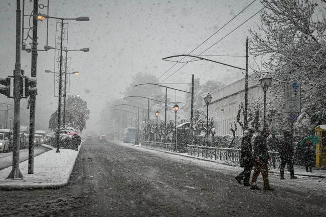 Κακοκαιρία "Ελπίδα": Κλειστοί δρόμοι στην Αττική - Πού χρειάζονται αλυσίδες
