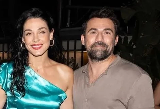 Ιωάννα Τριανταφυλλίδου: Φθινοπωρινή στο Σαν Φρανσίσκο - Το παντελόνι με την "ψαλιδιά" που συνδύασε με μαρινιέρα