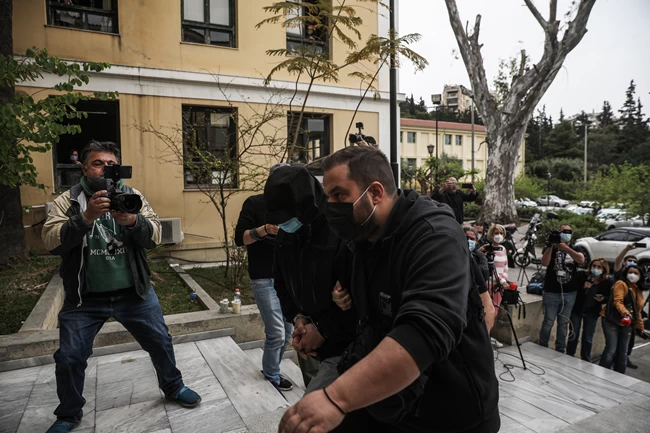 Ενώπιον του ανακριτή ο Μένιος Φουρθιώτης: Κρίνεται αν θα προφυλακιστεί για δύο κακουργήματα και 7 πλημμελήματα