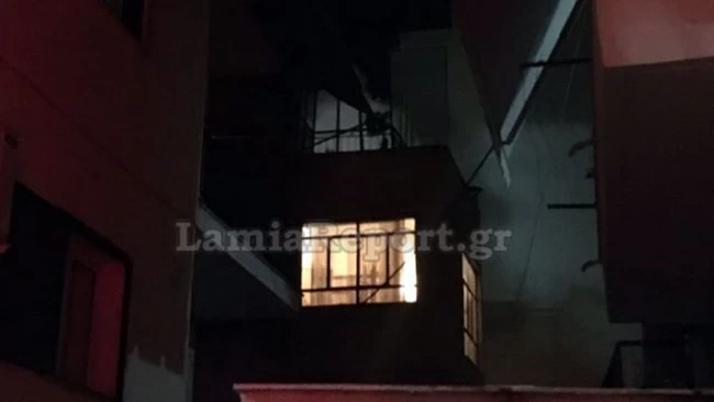Λαμία: Αναστάτωση από πυρκαγιά τη νύχτα στην πόλη [εικόνες και βίντεο]