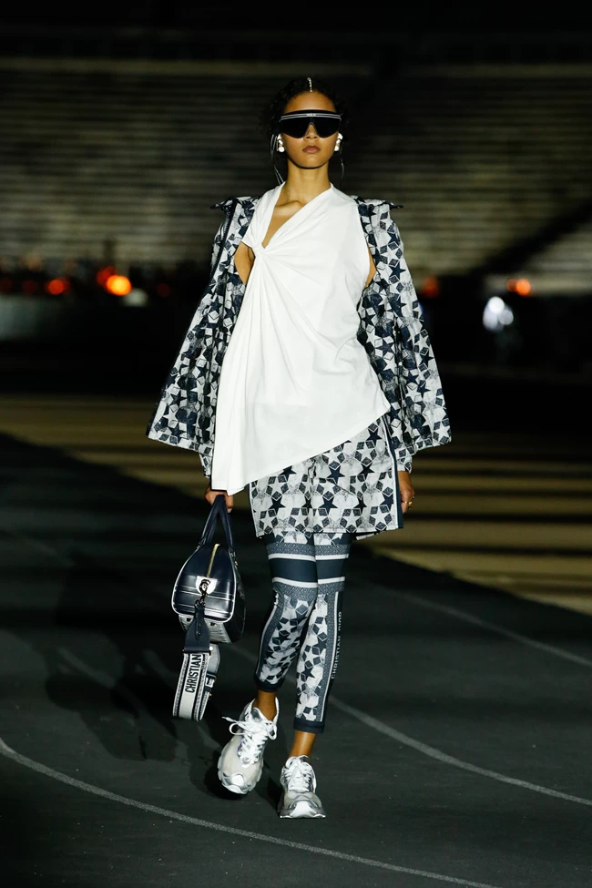 DIOR