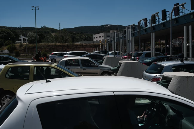 Lockdown: Οπου φύγει... φύγει οι Αθηναίοι - Από την Πέμπτη το πρωί έφυγαν σχεδόν 100.000 ΙΧ