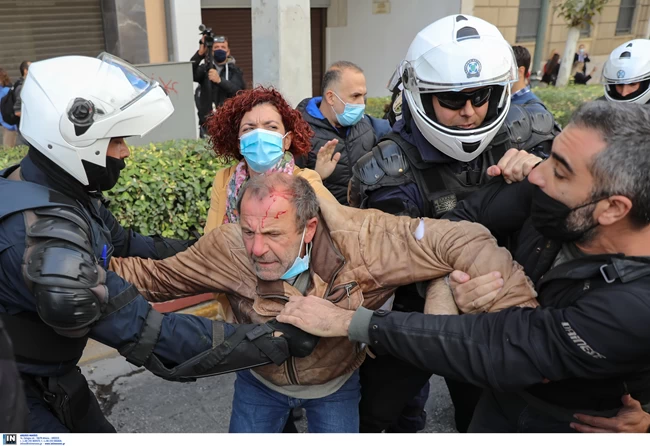 Πολυτεχνείο: Πολιτική κόντρα για τις παράνομες συγκεντρώσεις - Τι απαντά η ΕΛΑΣ για τα επεισόδια και τα "σκισμένα πουκάμισα"