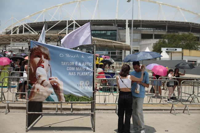 Σοκ σε συναυλία της Τέιλορ Σουίφτ στη Βραζιλία: 23χρονη πέθανε από ανακοπή - Πώς την τίμησε η Αμερικανίδα σταρ