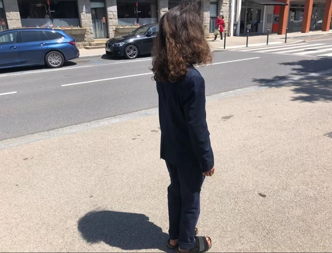 Αιχμάλωτος της μητέρας του: 14χρονος στη Γαλλία έζησε όλη του ζωή σε πλήρη απομόνωση και σώθηκε από μια... αλλεργία Αιχμάλωτος της μητέρας του: 14χρονος στη Γαλλία έζησε όλη του ζωή σε πλήρη απομόνωση και σώθηκε από μια... αλλεργία