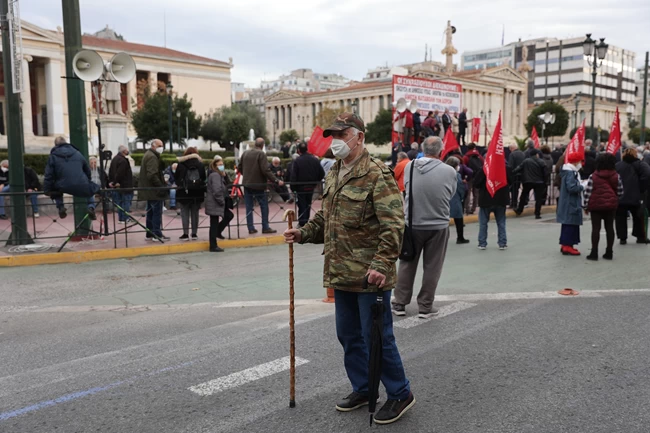 Παναττικό συλλαλητήριο συνταξιούχων στο κέντρο της Αθήνας [εικόνες]