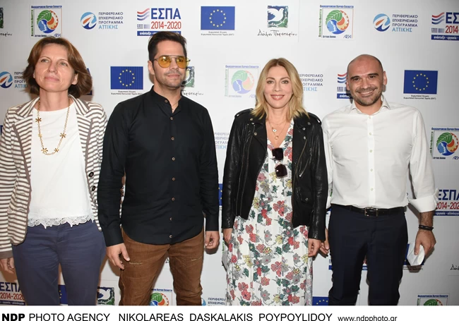 Σμαράγδα Καρύδη: Το φθινοπωρινό look με φλοράλ φόρεμα, perfecto και αρβύλες