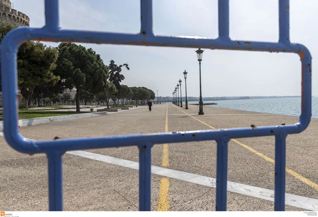 Θεσσαλονίκη: Άδειασε επιτέλους η παραλία - Ξεκινούν τα πρόστιμα
