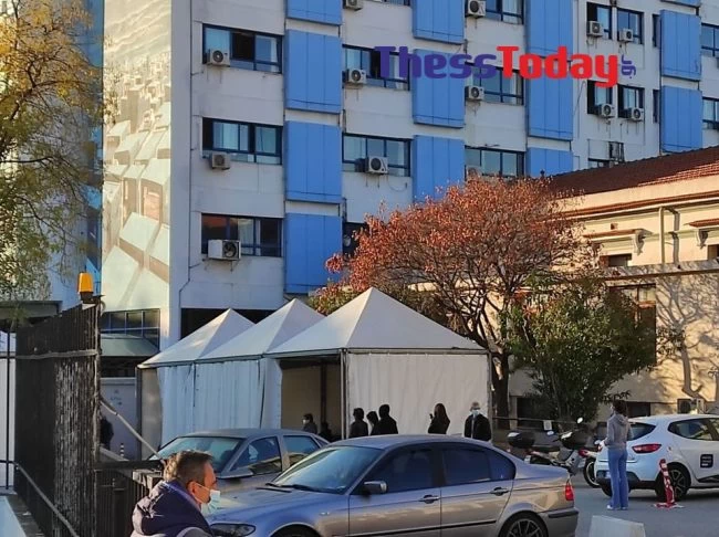 Θεσσαλονίκη: Με ΜΕΘ 100% γεμάτες εφημερεύει το Ιπποκράτειο - Ουρές για rapid test [εικόνες]