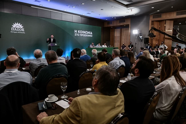 ΝΙΚΟΣ ΑΝΔΡΟΥΛΑΚΗΣ