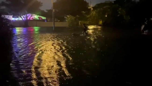 ΗΠΑ: Περισσότεροι από 200 νεκροί από την τροπική καταιγίδα ΗΤΑ - Έφτασε στη Φλόριντα [εικόνες]