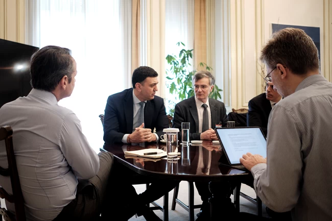 Εκτακτη σύσκεψη Μητσοτάκη στο Μαξίμου για τον κορονοϊό- Με Κικίλια και Τσιόδρα, στο τραπέζι νέα μέτρα
