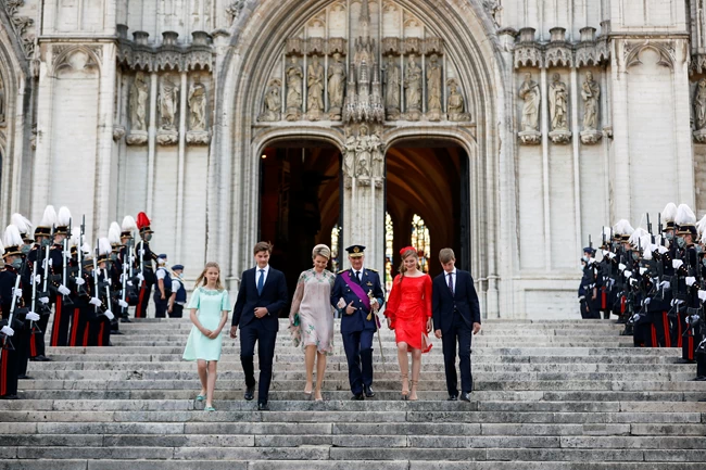 Βασίλισσα Ματθίλδη: Η ονειρεμένη εμφάνιση με αέρινο φλοράλ cape dress