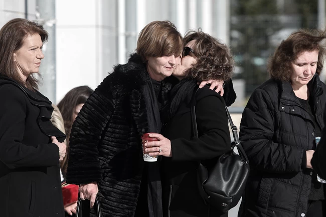 Συγκλονιστική η μητέρα Τοπαλούδη για τη Μάγδα Φύσσα: Μάνα κουράγιο, κράτα γερά
