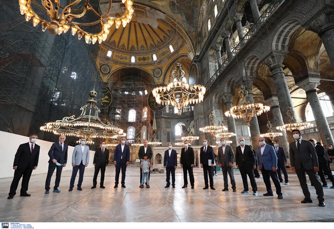 Πρόκληση Ερντογάν: Να παραμένει ανοιχτή η Αγιά Σοφιά 24 ώρες - Παραληρήματα εθνικισμού, λέει η Αθήνα