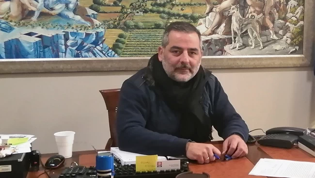 Κακοκαιρία "Ελπίς": Ο δήμαρχος της Κρήτης που κοιμόταν σε ράντζο στο γραφείο του - 24ωρη επιφυλακή [Εικόνες]