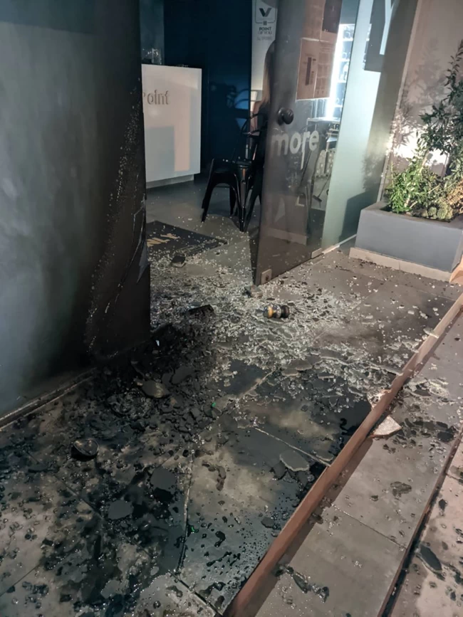 Επίθεση στις επιχειρήσεις της συζύγου Χαρδαλιά: "Θρασύδειλα ανθρωπάρια πιστεύουν ότι μπορούν να μας τρομοκρατήσουν"