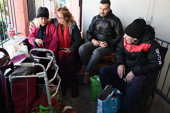 ΕΞΩΣΗ ΑΝΩ ΠΕΤΡΑΛΩΝΑ