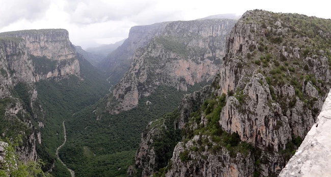 Ποια είναι τα "Απάτητα Βουνά" της Ελλάδας που απαγορεύεται πλέον να τοποθετηθούν ανεμογεννήτριες