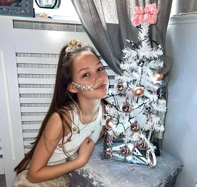 "Δεν μπορεί να φάει, να κοιμηθεί και δυσκολεύεται να περπατήσει" - Ο εφιάλτης του Long Covid για 12χρονο κορίτσι
