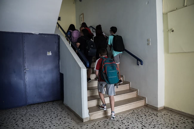 Επιστροφή στα θρανία: Με πιστοποιητικά και τεστ οι μαθητές στις σχολικές αίθουσες - Οδηγός επιβίωσης [εικόνες]