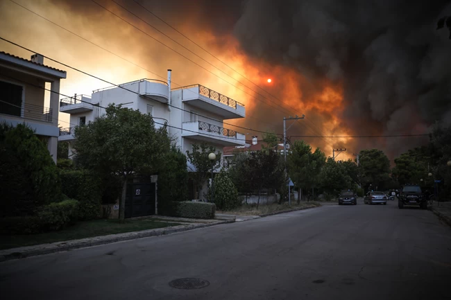 Φωτιά στη Βαρυμπόμπη