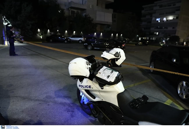 Πυροβολισμοί σε φούρνο στη Βούλα
