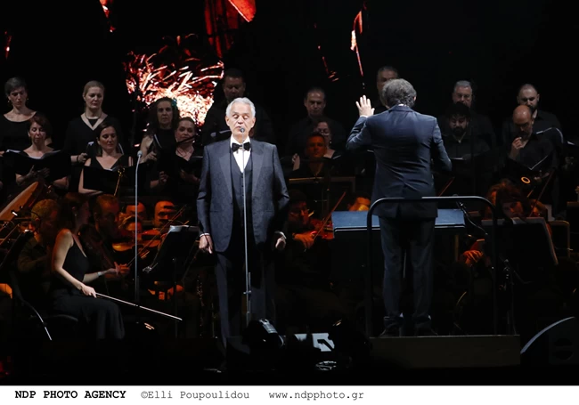 Άννα Μαρία: Κομψή και αριστοκρατική στη συναυλία του Bocelli - Το φλοράλ shirt dress που συνδύασε με slingback γόβες