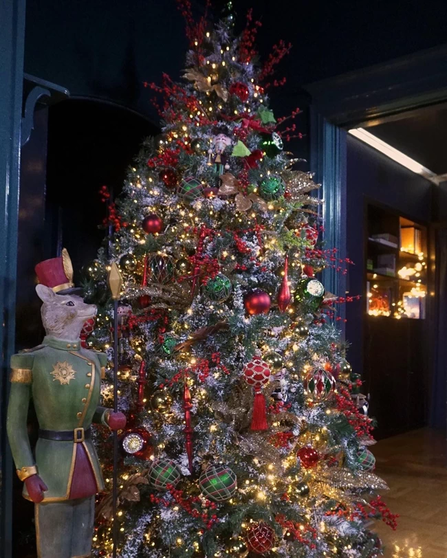 Σπύρος Σούλης: Στόλισε το χριστουγεννιάτικο δέντρο και μας δίνει ιδέες... υψηλής αισθητικής [εικόνες]