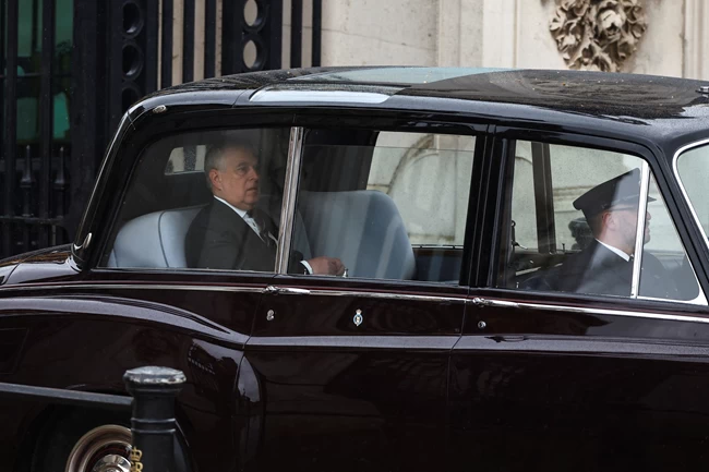 Στέψη Καρόλου πρίγκιπας Αντριου