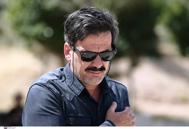 Δάκης: Συντετριμμένοι συγγενείς και φίλοι στο τελευταίο "αντίο" στον ερμηνευτή του καλοκαιριού ΤΟΝΥ ΣΦΗΝΟΣ