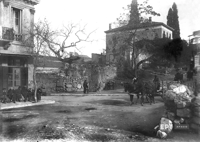 Πλάκα Συμβολή των οδών Πελοπίδα και Αιόλου