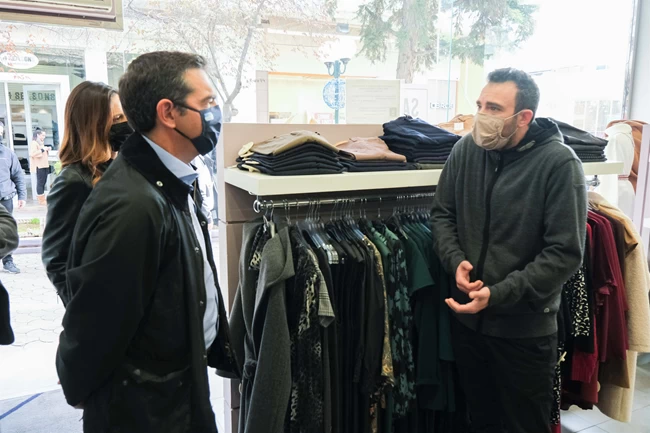 Εμβόλια-Τσίπρας: Η ΕΕ κάνει βήματα για τις πατέντες - Ο κ. Μητσοτάκης και η κυβέρνησή λοιδορούν