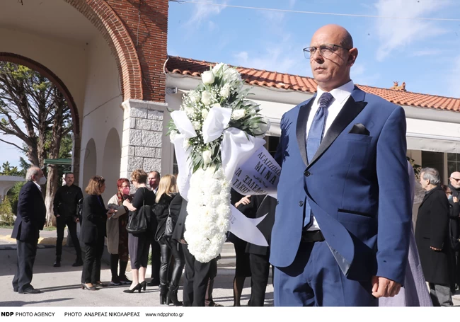 Μίνα Αδαμάκη: Συγκίνηση στο τελευταίο αντίο στην ηθοποιό - Ποιοι επώνυμοι έδωσαν το παρών -ΦΩΤΟ ΚΗΔΕΙΑ ΑΔΑΜΑΚΗ