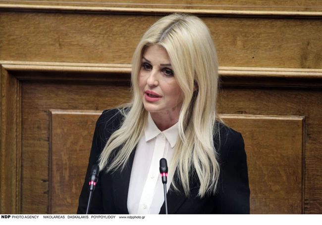 Έλενα Ράπτη