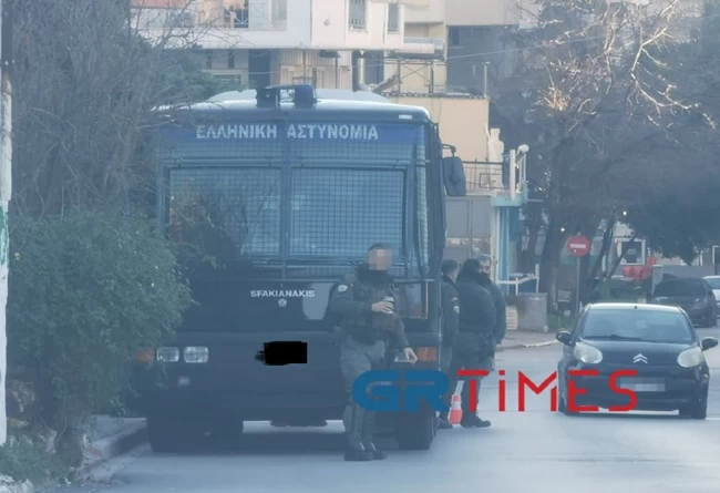 Θεσσαλονίκη: Κατάληψη και ΜΑΤ στο 2ο ΕΠΑΛ Ευόσμου - Καταγγελίες για ξυλοδαρμό μαθητών [εικόνες]