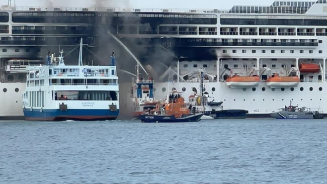 Φωτιά σε κρουαζιερόπλοιο στην Κέρκυρα