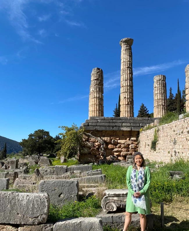 Ελίζαμπεθ Λι: Η Αμερικανίδα πρόξενος στη Θεσσαλονίκη είναι περήφανο μέλος της ΛΟΑΤΚΙ κοινότητας και μέλλουσα single μαμά