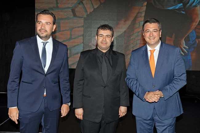 Απόστολος Τζιτζικώστας