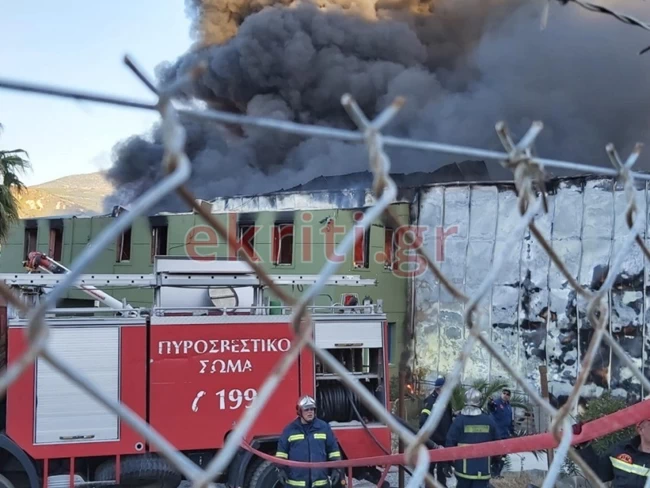 Κόλαση φωτιάς σε εργοστάσιο τυποποίησης ελαιολάδου στο Ηράκλειο Κρήτης