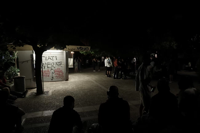 Πλατεία Βαρνάβα Συνωστισμός 2