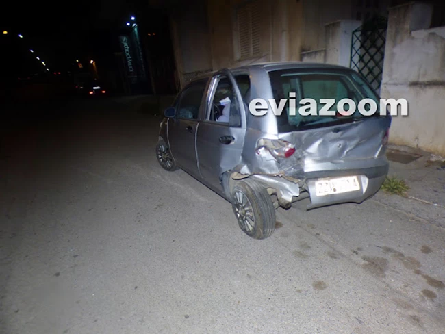 Τροχαίο στη Χαλκίδα: Μεθυσμένος οδηγός έπεσε με το ΙΧ σε σταθμευμένο όχημα και κατέληξε σε μαγαζί [εικόνες - βίντεο]