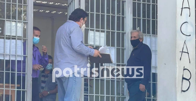 Πύργος: Στο δικαστήριο ο "τσολιάς" πατέρας αρνητής - "Πέταξε" τη φουστανέλα