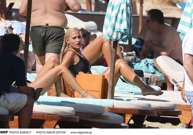 Ιωάννα Τούνη: Οι προκλητικές φωτογραφίες από τις διακοπές της και τα σχόλια στο Instagram [Εικόνες]